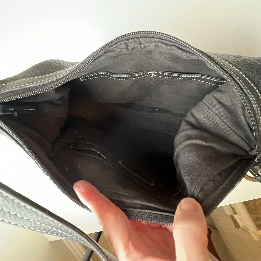 Tignanello Black Leather Purse Handbag Satchel Bucket Bag Buckle